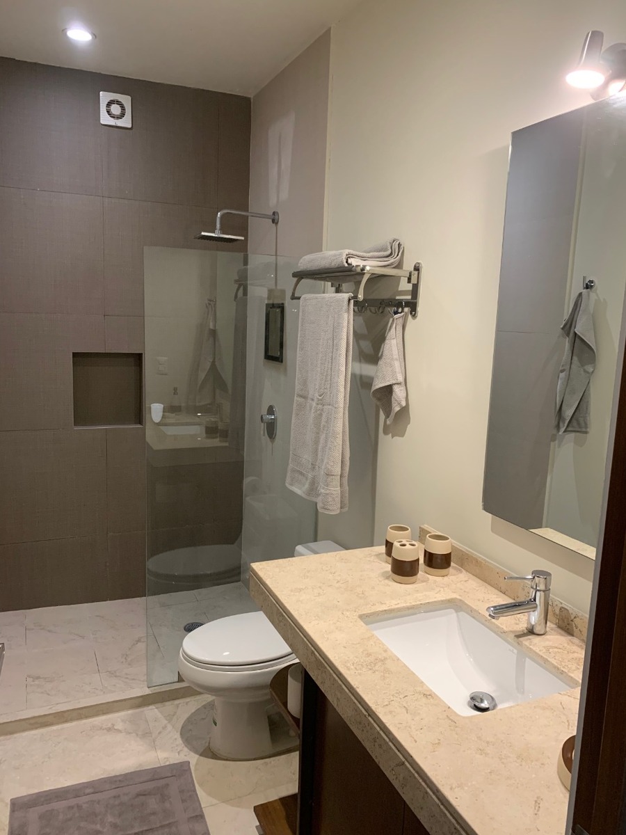 7 de 12: Baño Compartido