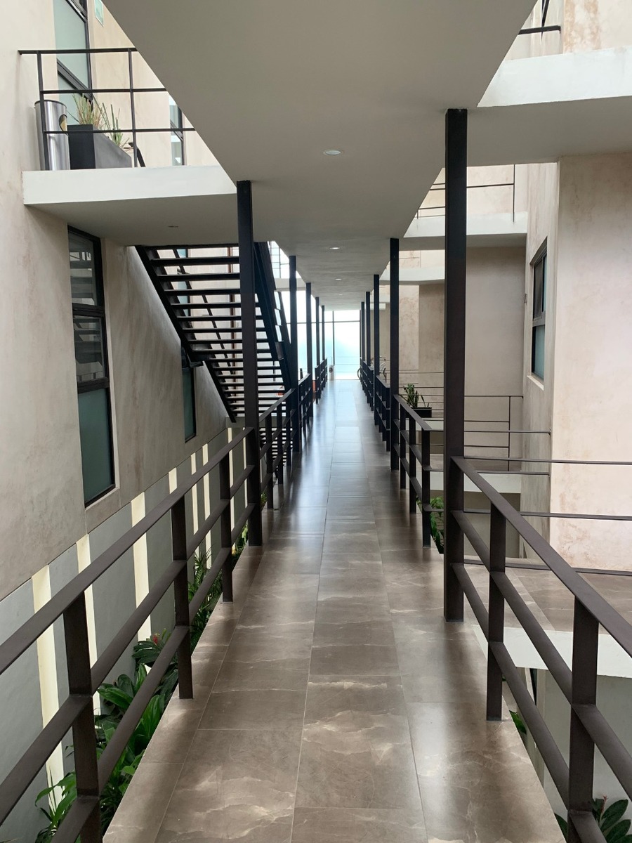 10 de 12: Pasillo Distribuidor