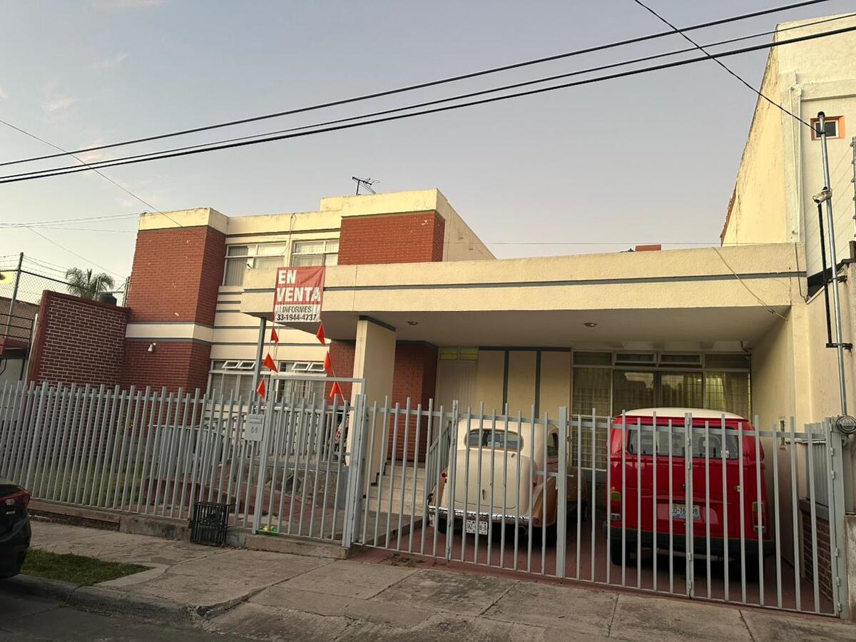 1 of 13: Fachada de casa. Excelente oportunidad