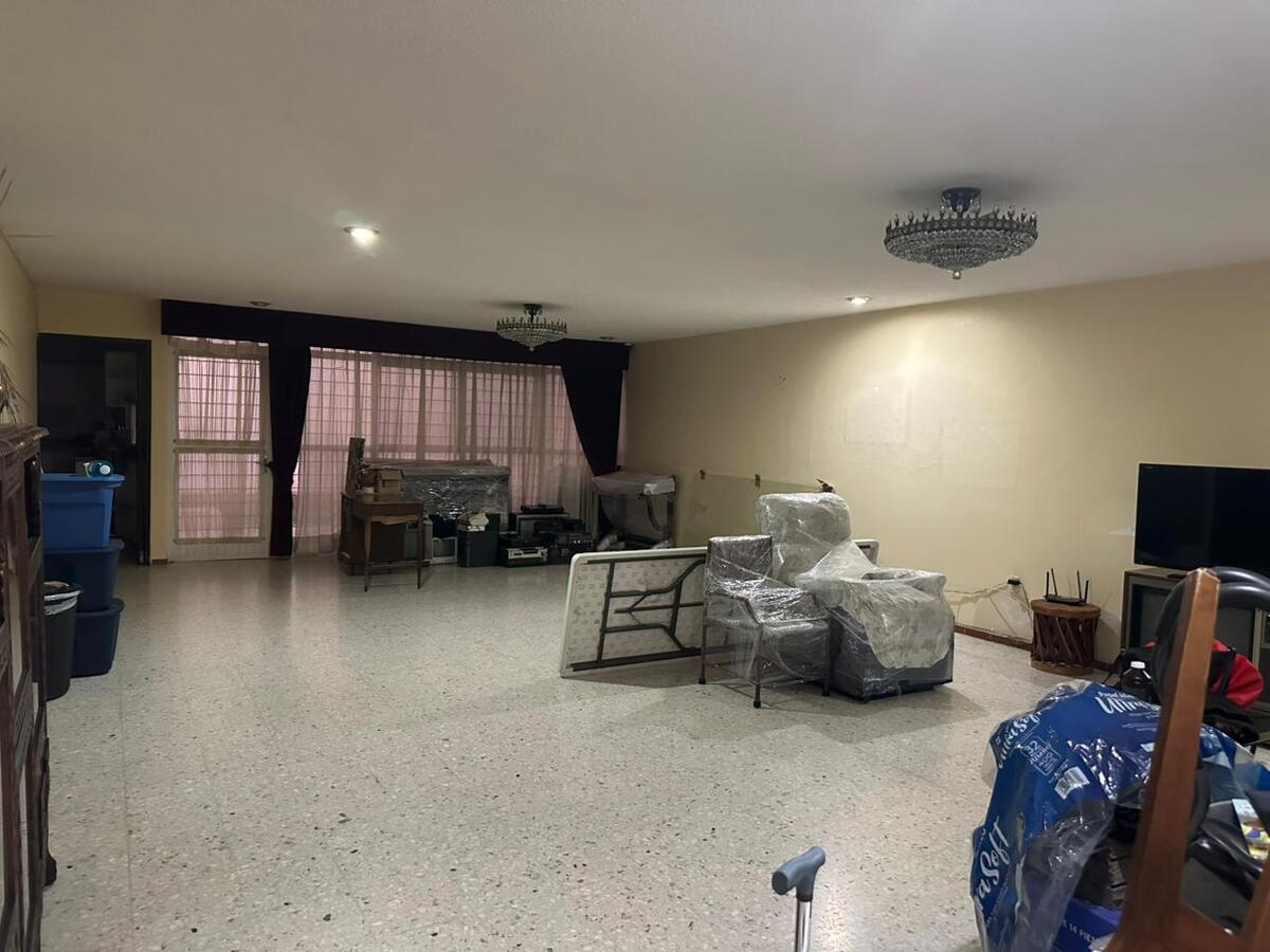 2 of 13: Sala comedor. Privilegiada ubicación