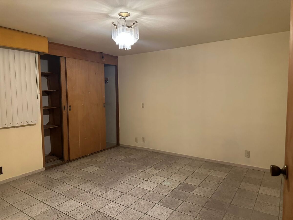 10 of 13: Cerca de Circunvalación y La Calzada