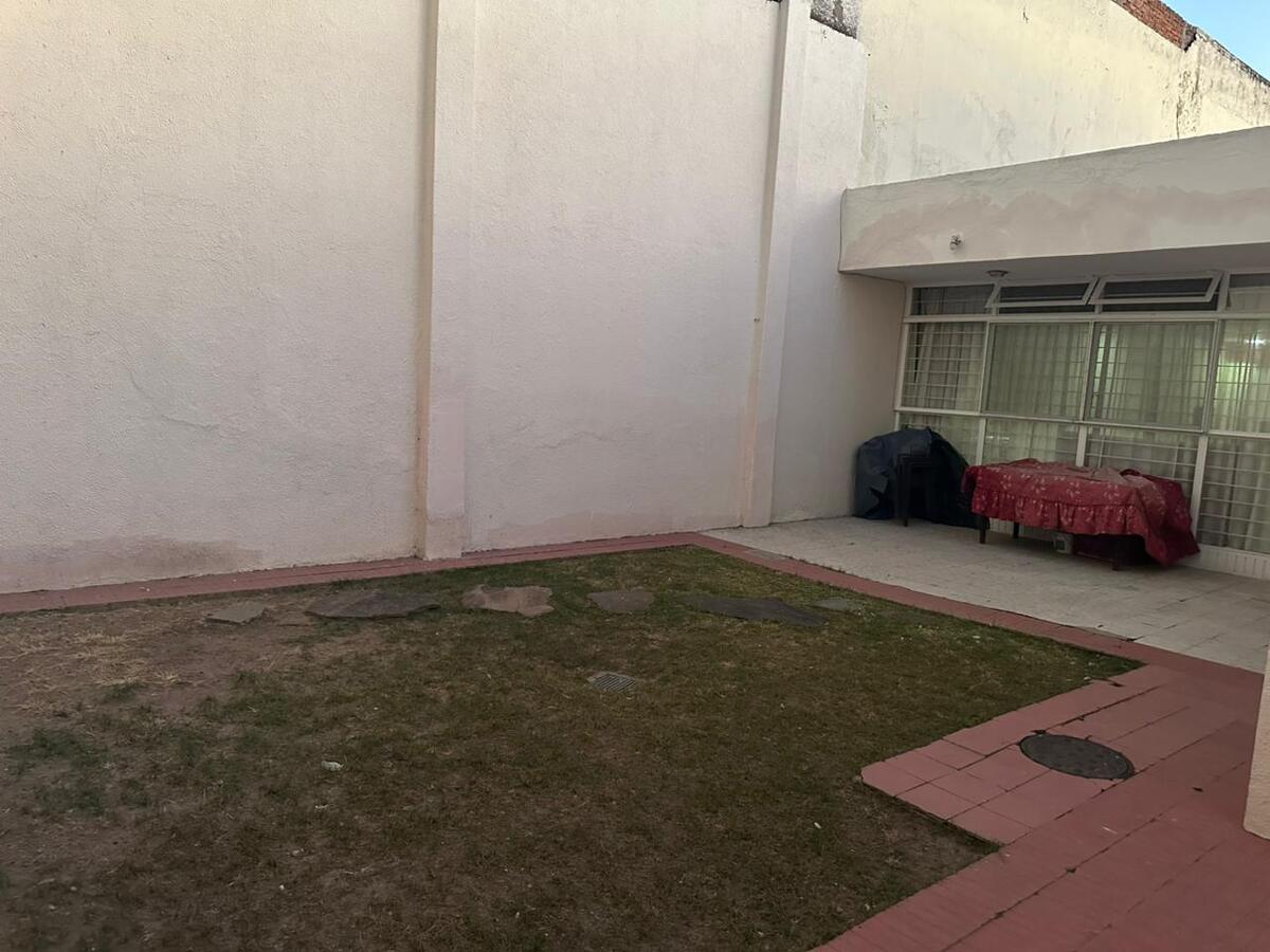 12 of 13: A dos cuadras del Macrobus