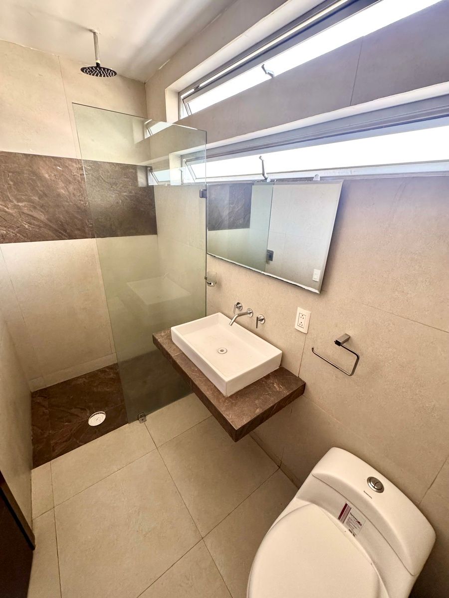 15 de 34: Baño principal