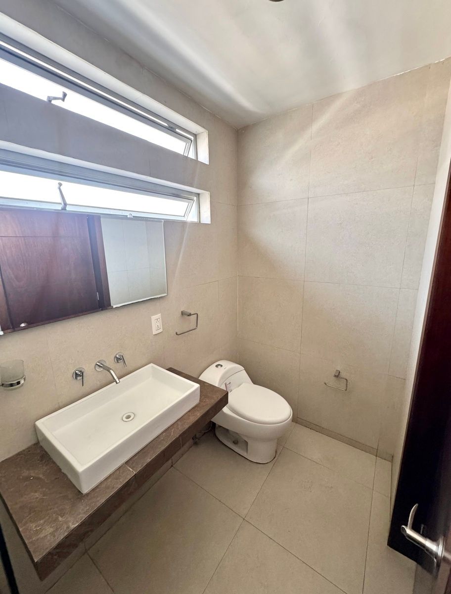 17 de 34: Baño principal