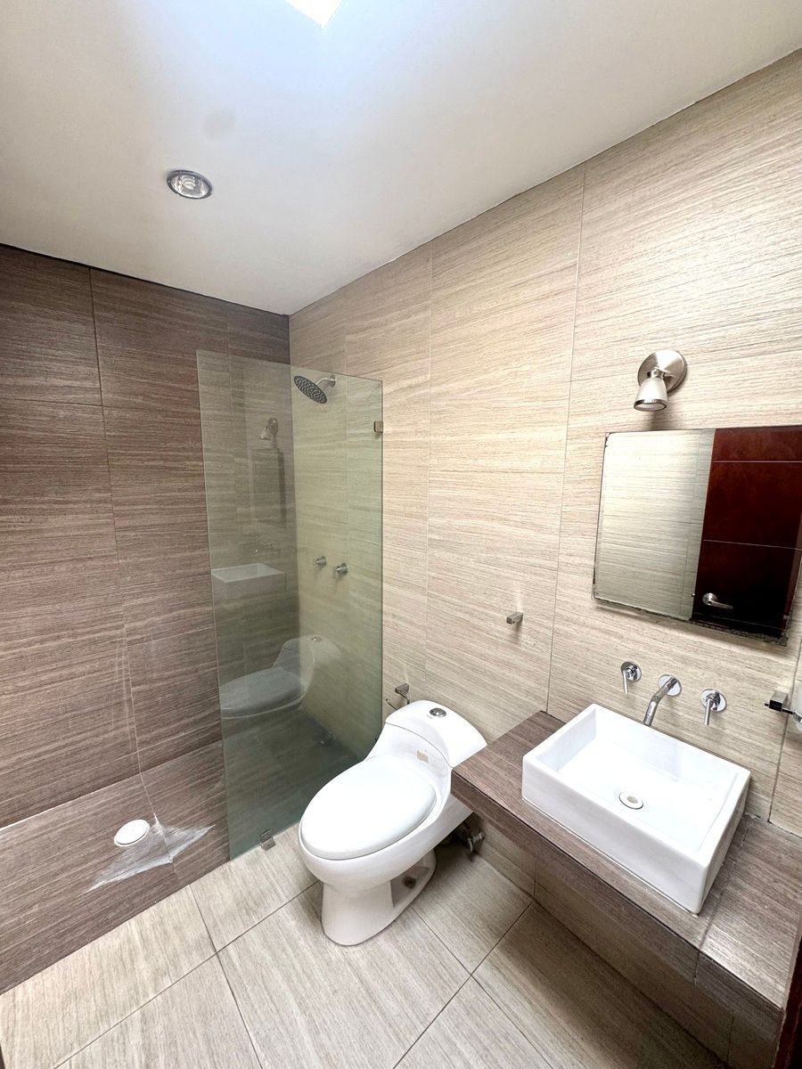 23 de 34: Baño compartido