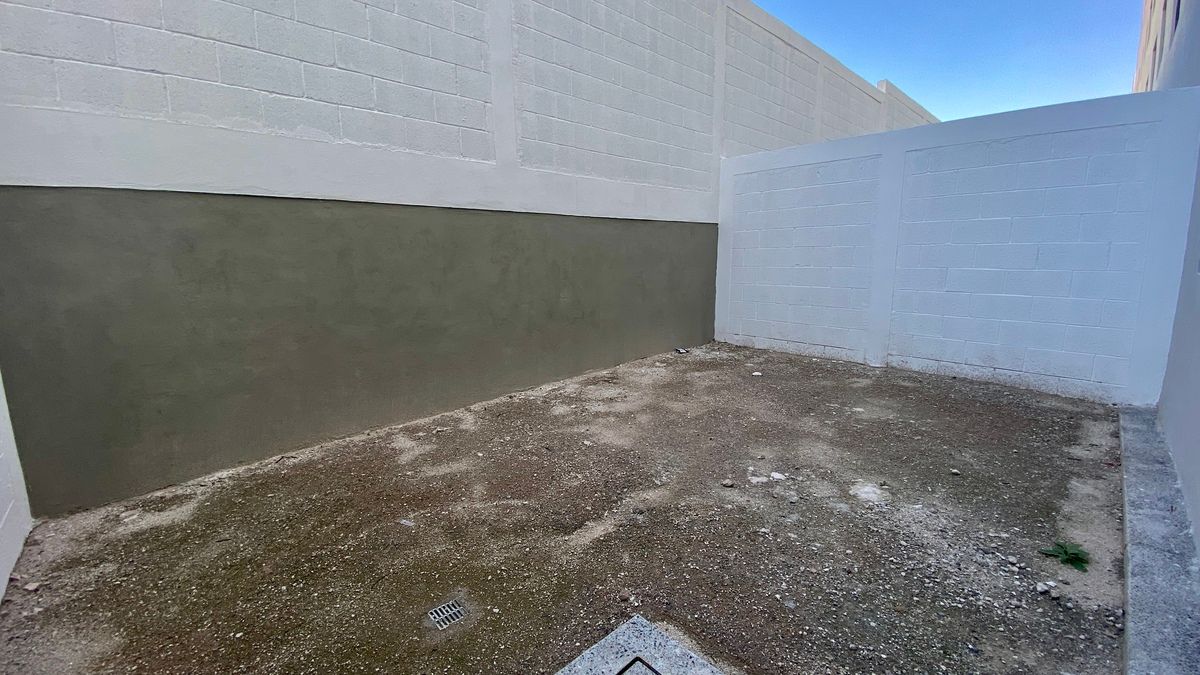 27 de 28: Patio trasero (próximamente con adoquin)
