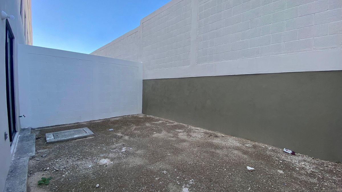 26 de 28: Patio trasero (próximamente con adoquin)