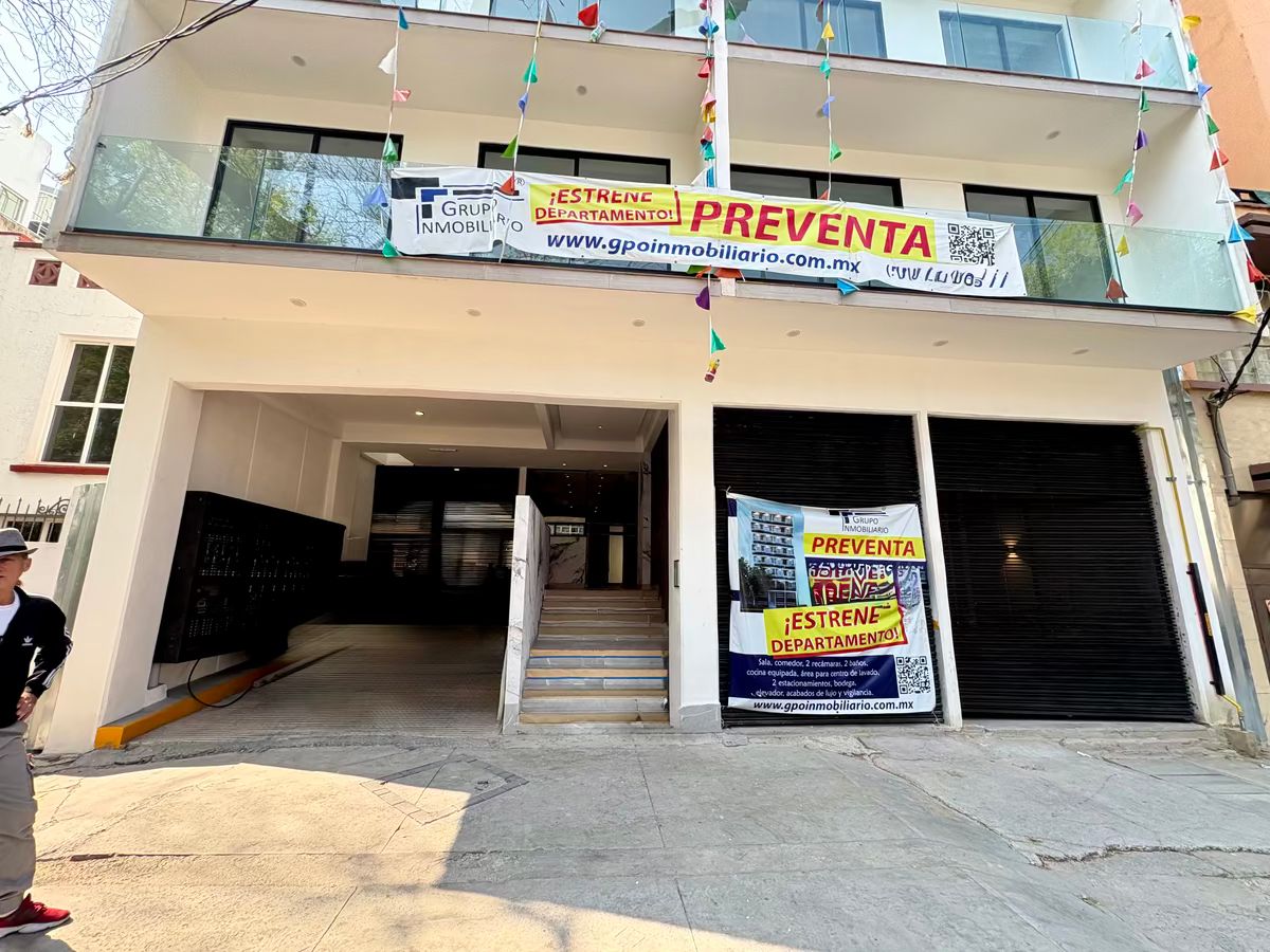 10 de 41: ENTRADA EDIFICIO