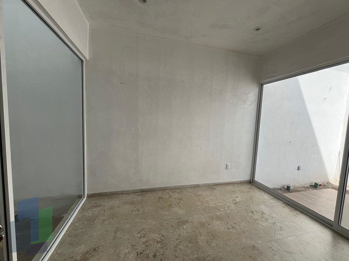 11 de 32: Estudio en planta baja