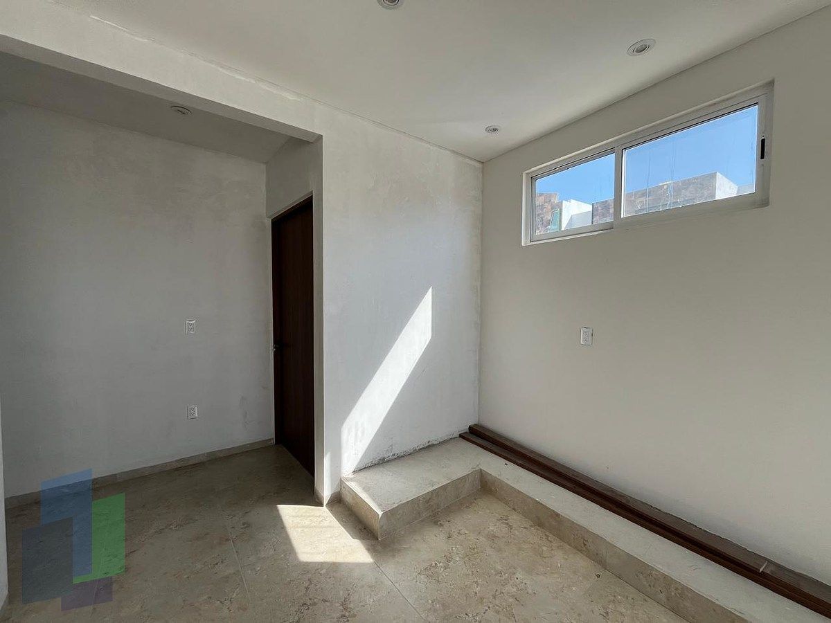 6 de 32: Cocina y acceso a área de lavado