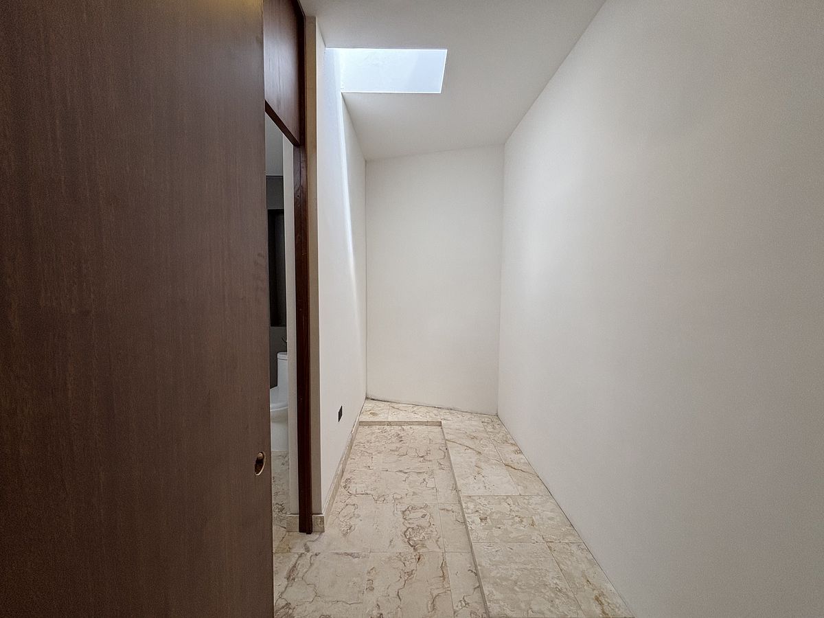 11 de 15: Closet Recámara Principal