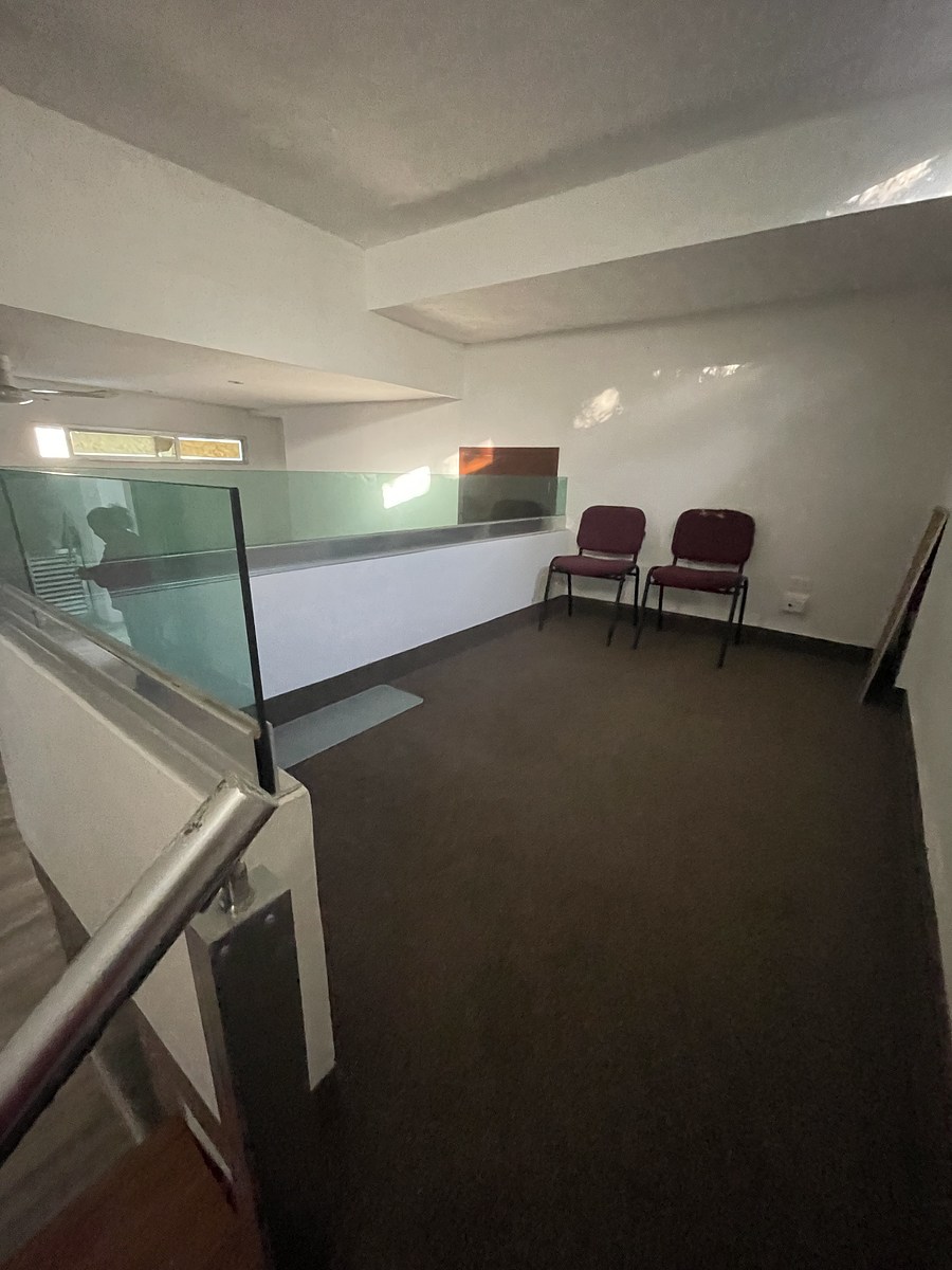 1 de 14: Oficina 19 planta baja