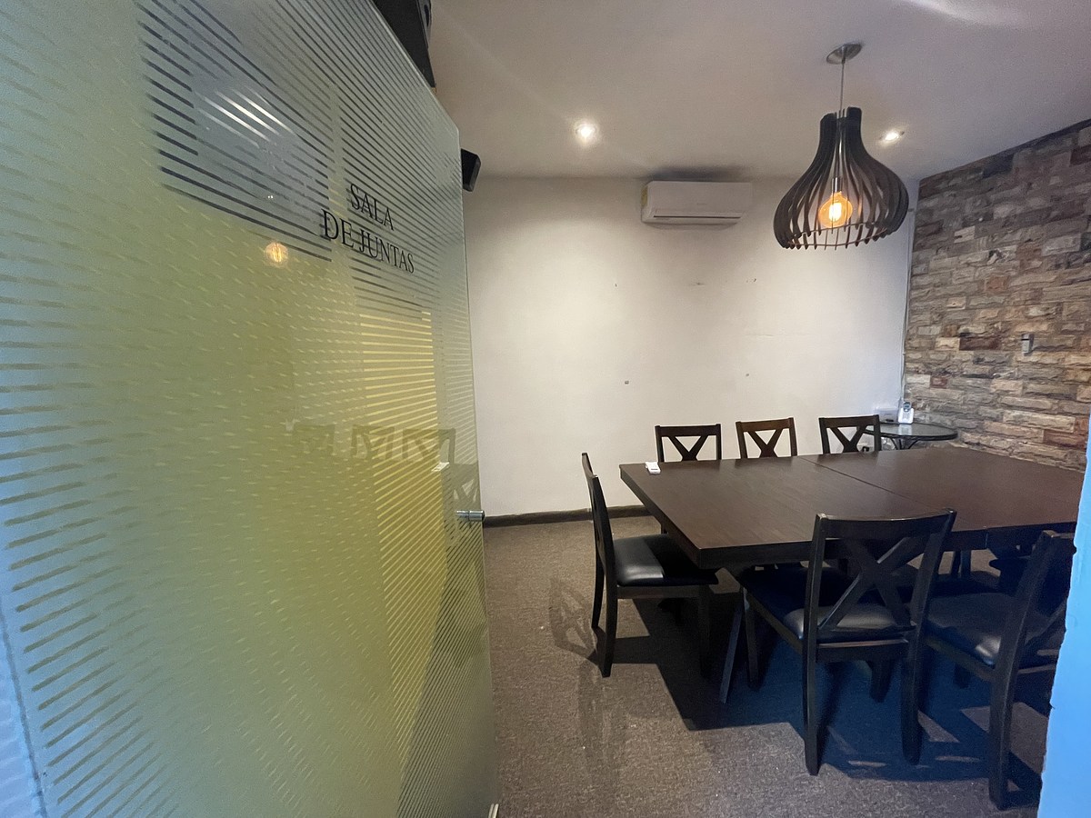 9 de 13: Sala de juntas