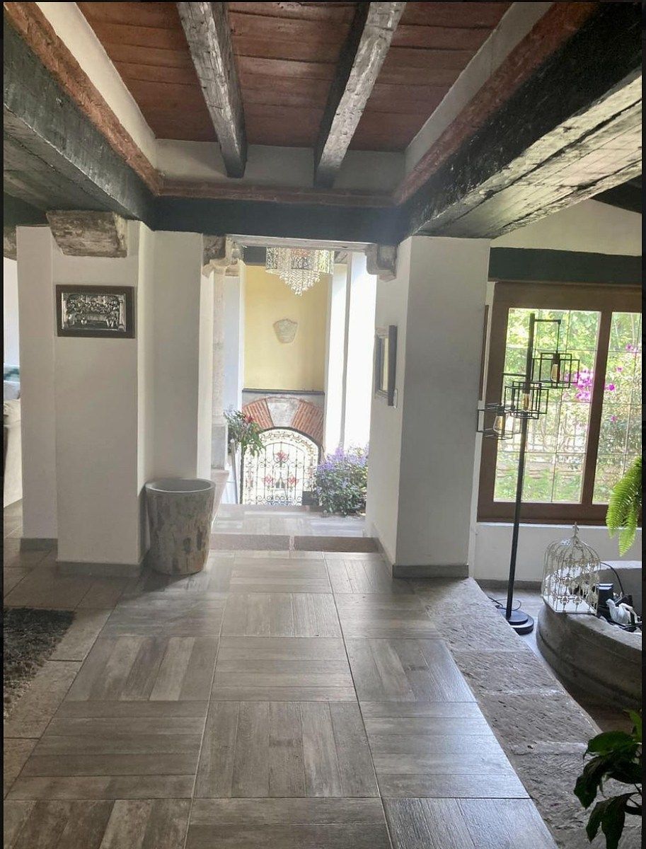 9 de 50: Hall recibe