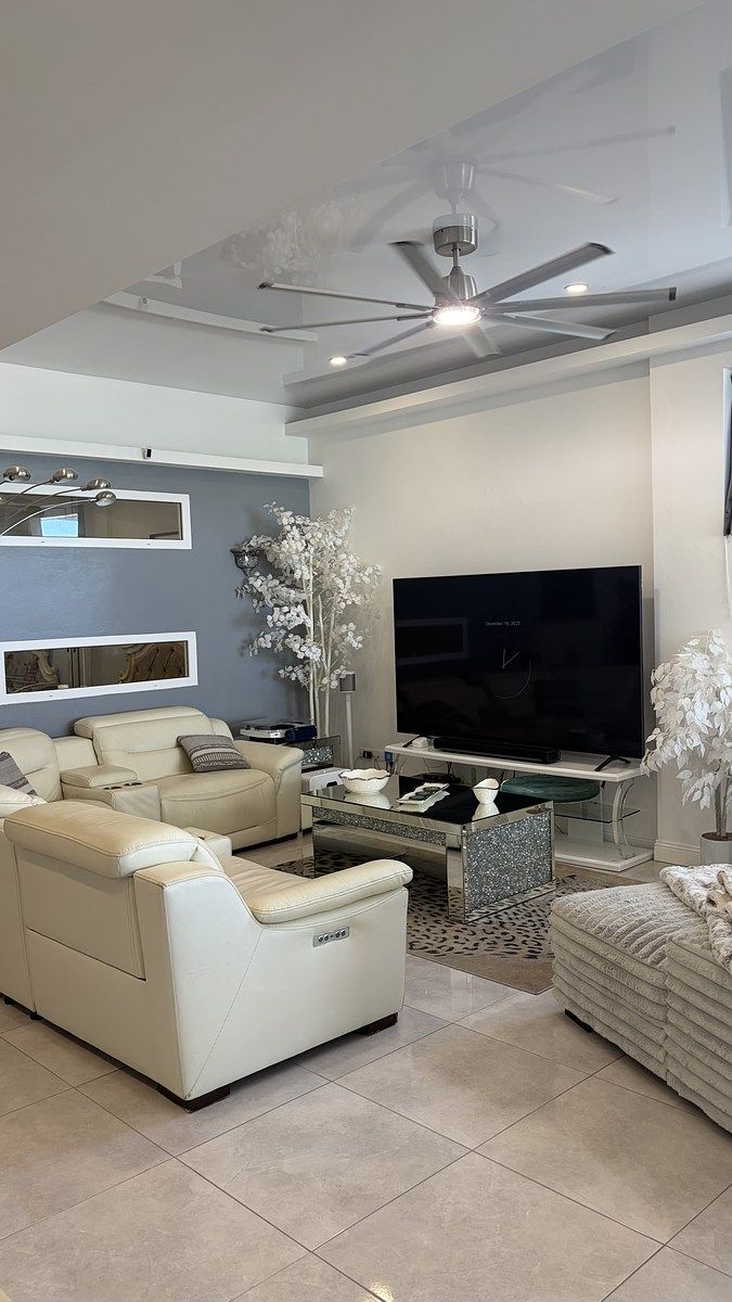 17 of 40: Living room