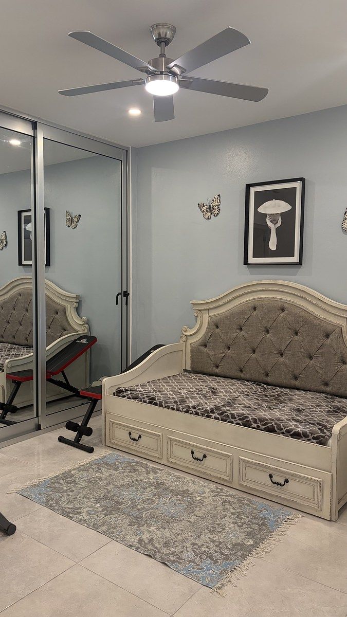 19 of 40: Office / room