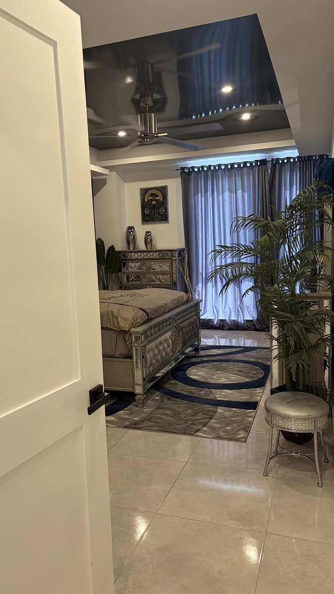 27 of 40: Master bed