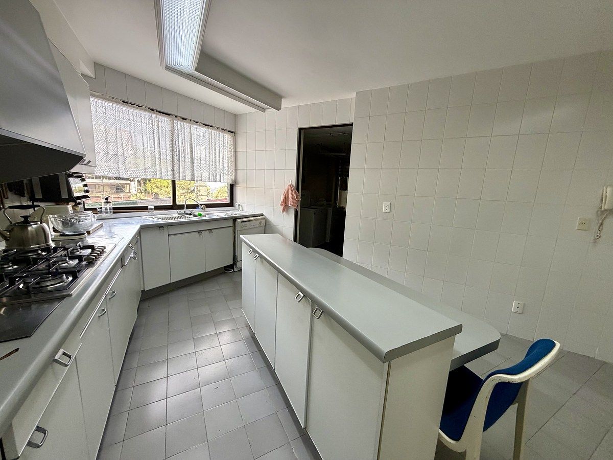 3 de 23: Cocina con alacena