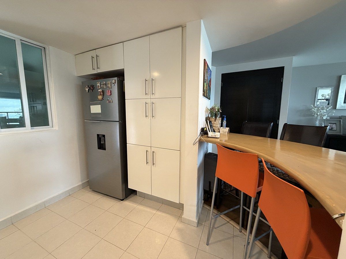 4 de 18: Cocina con barra