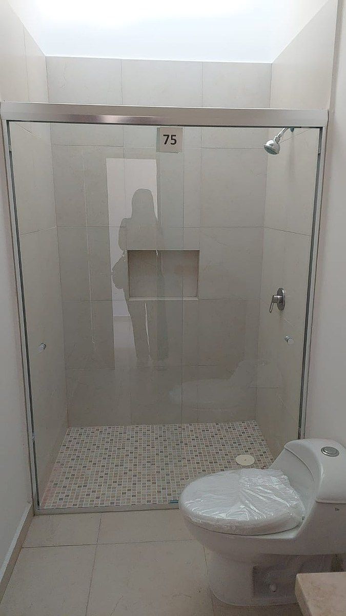 5 de 37: Canceles de baño de cristal templado