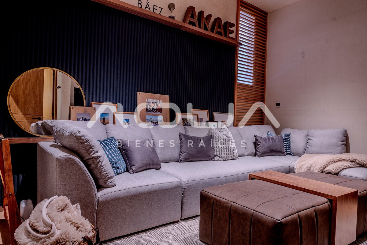 10 of 20: CUARTO DE TV