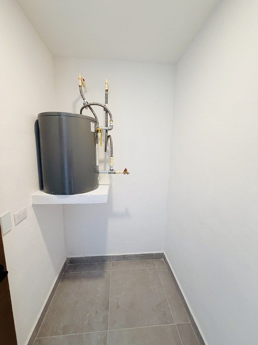 22 de 32: Calentador en tercer piso