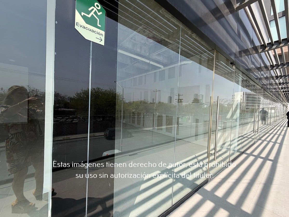 6 of 9: Local en Renta en Plaza Capellanía