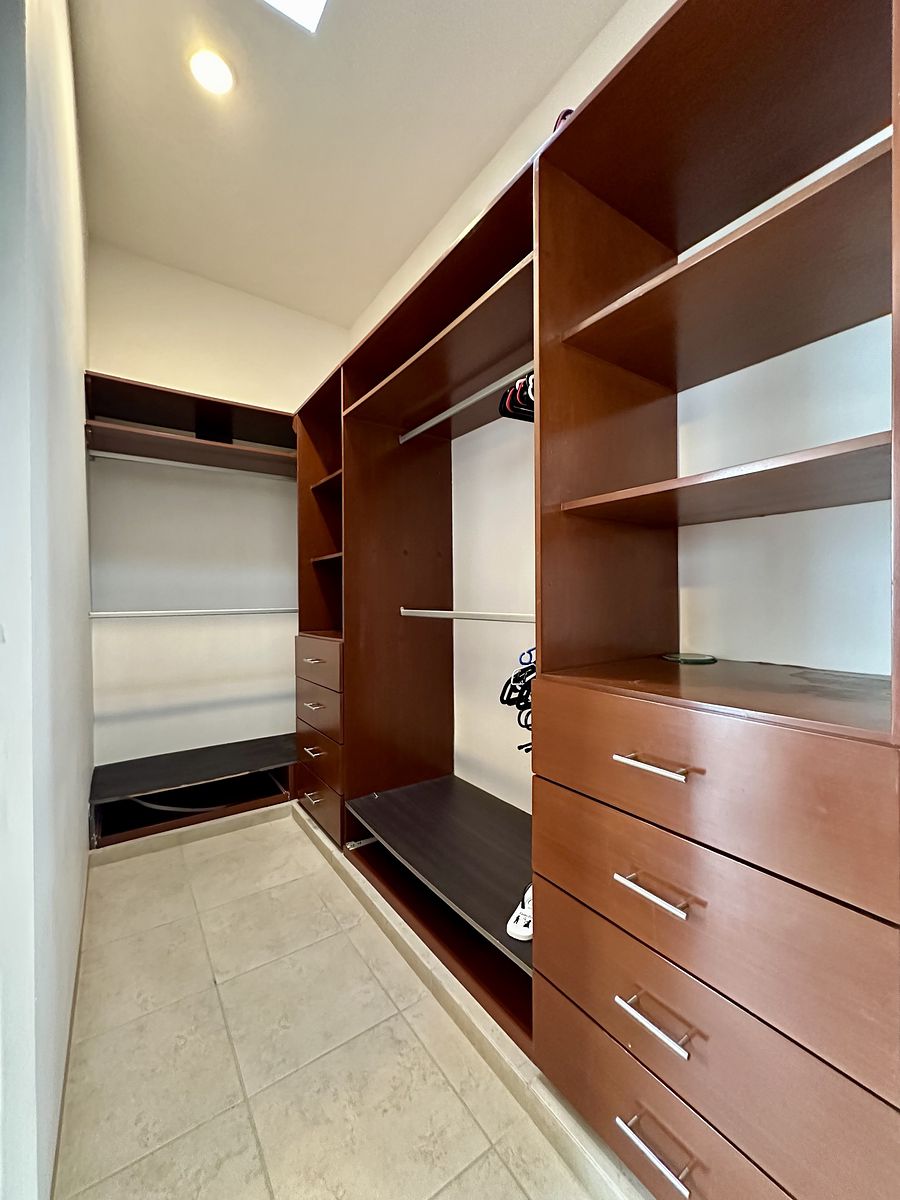 14 de 31: Recámara Secundaria 1