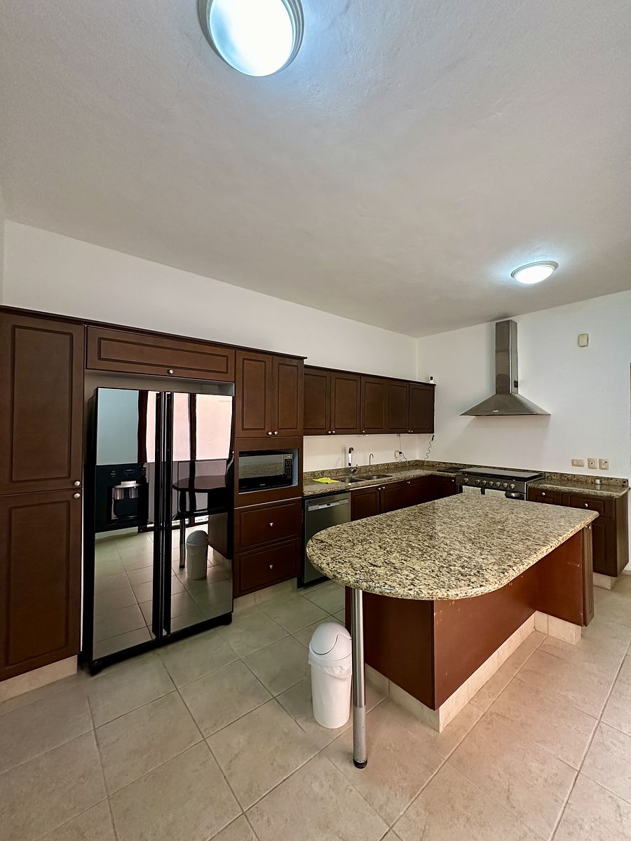 2 de 31: Cocina equipada.