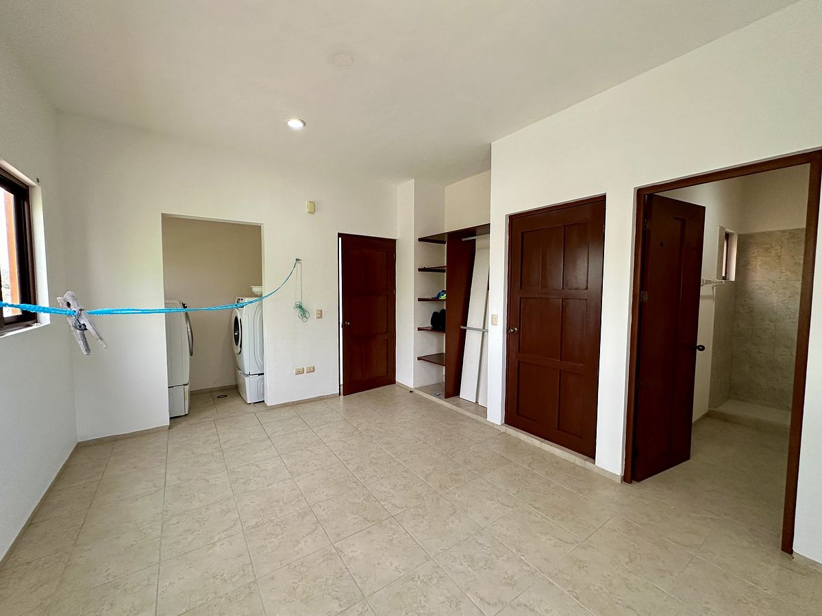 27 de 31: Cuarto Serv.