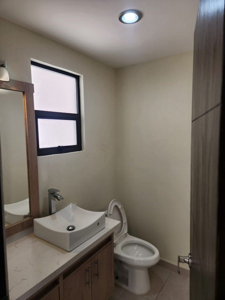 BAÑO DE VISITAS, foto 5 de 20