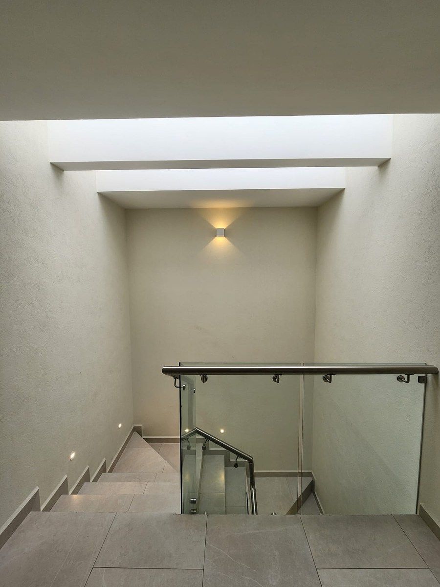 ESCALERA CON DOMO DE VIDRIO ESMERILADO, foto 10 de 20