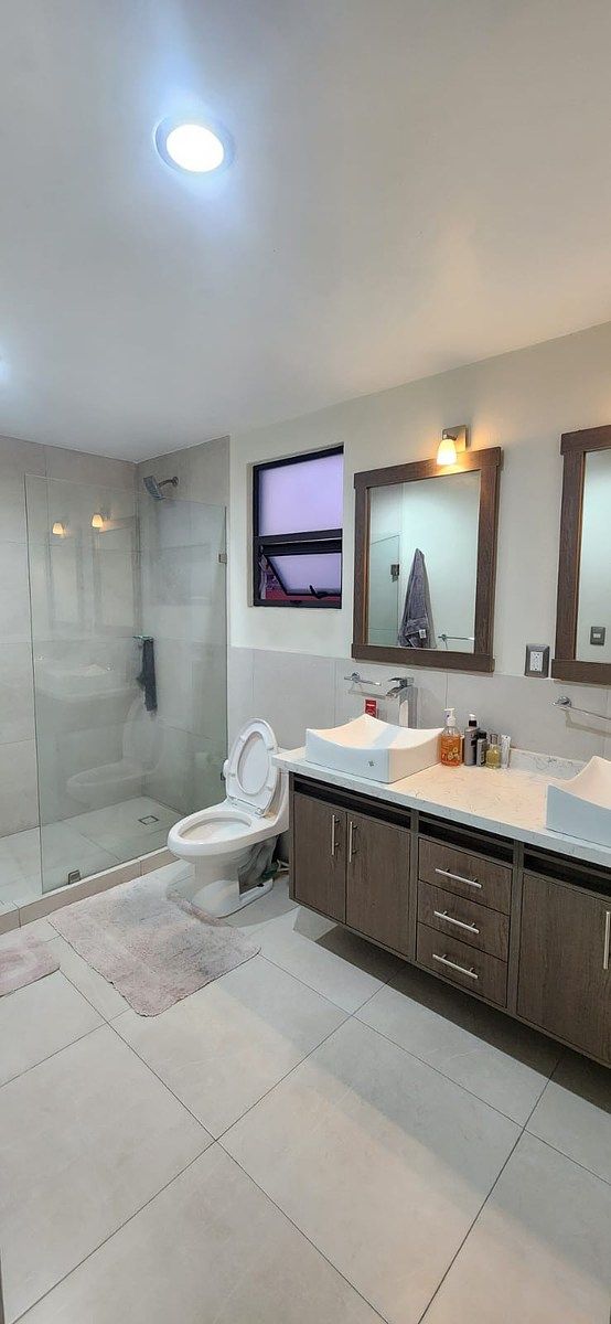 13 de 16: BAÑO AMPLIO DE RECAMARA PRINCIPAL