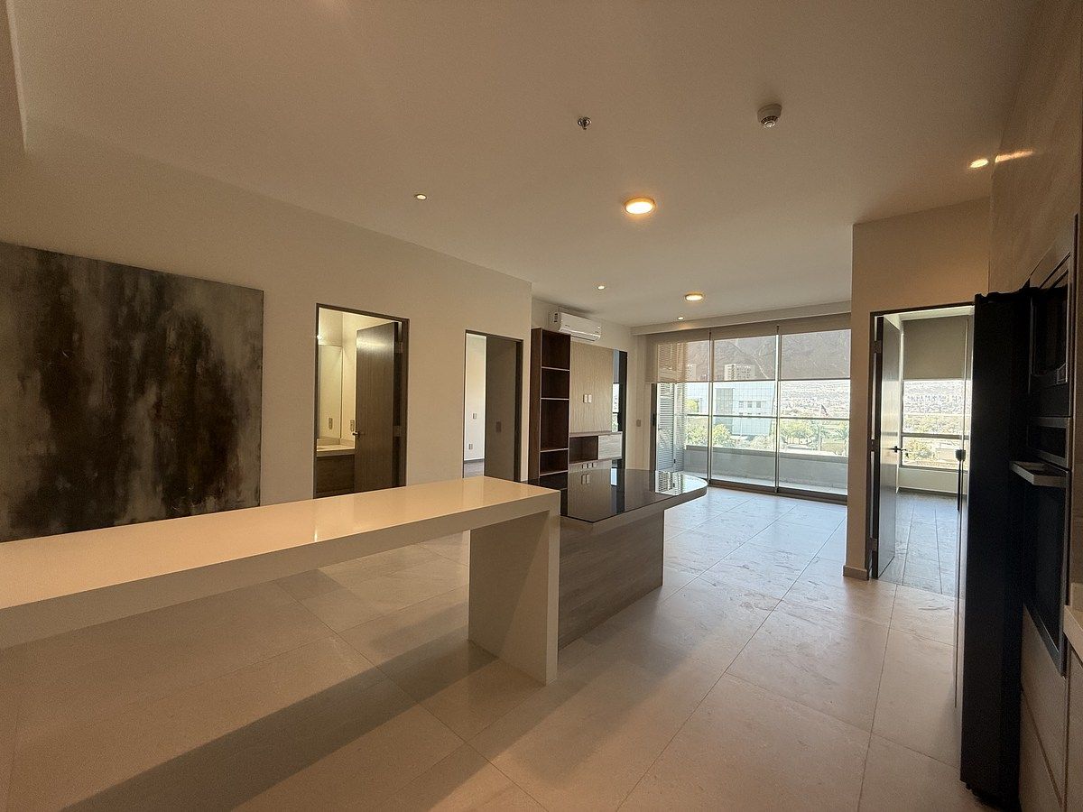 3 de 14: Amplia área de estar con vista a la Huasteca