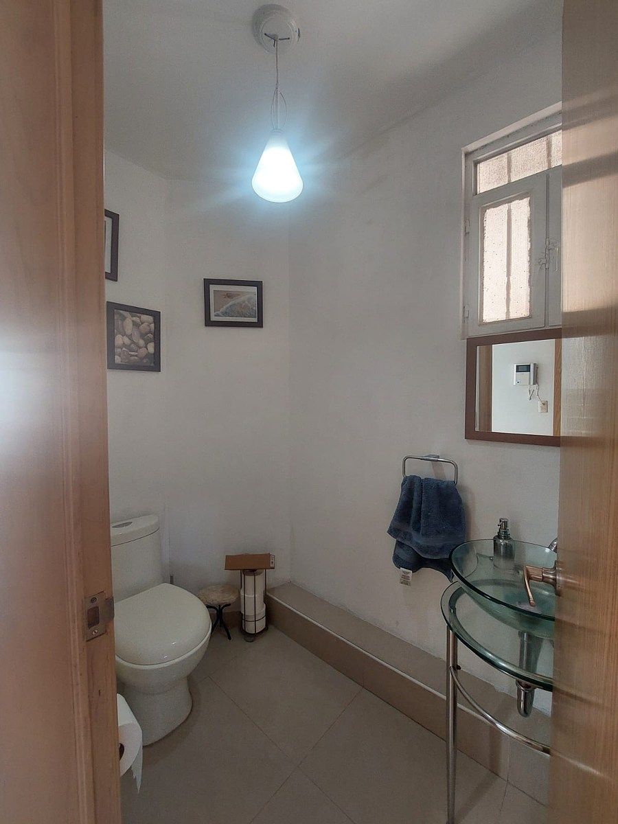 4 de 21: Medio baño