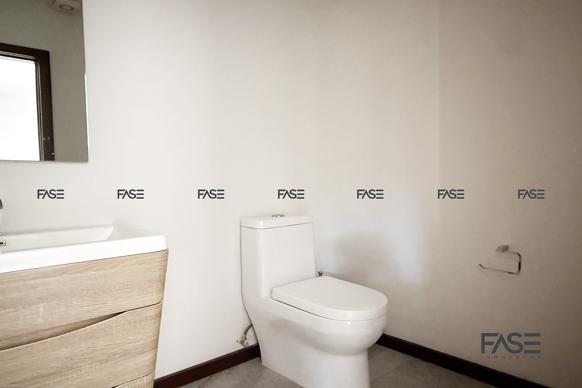 5 de 28: Medio baño