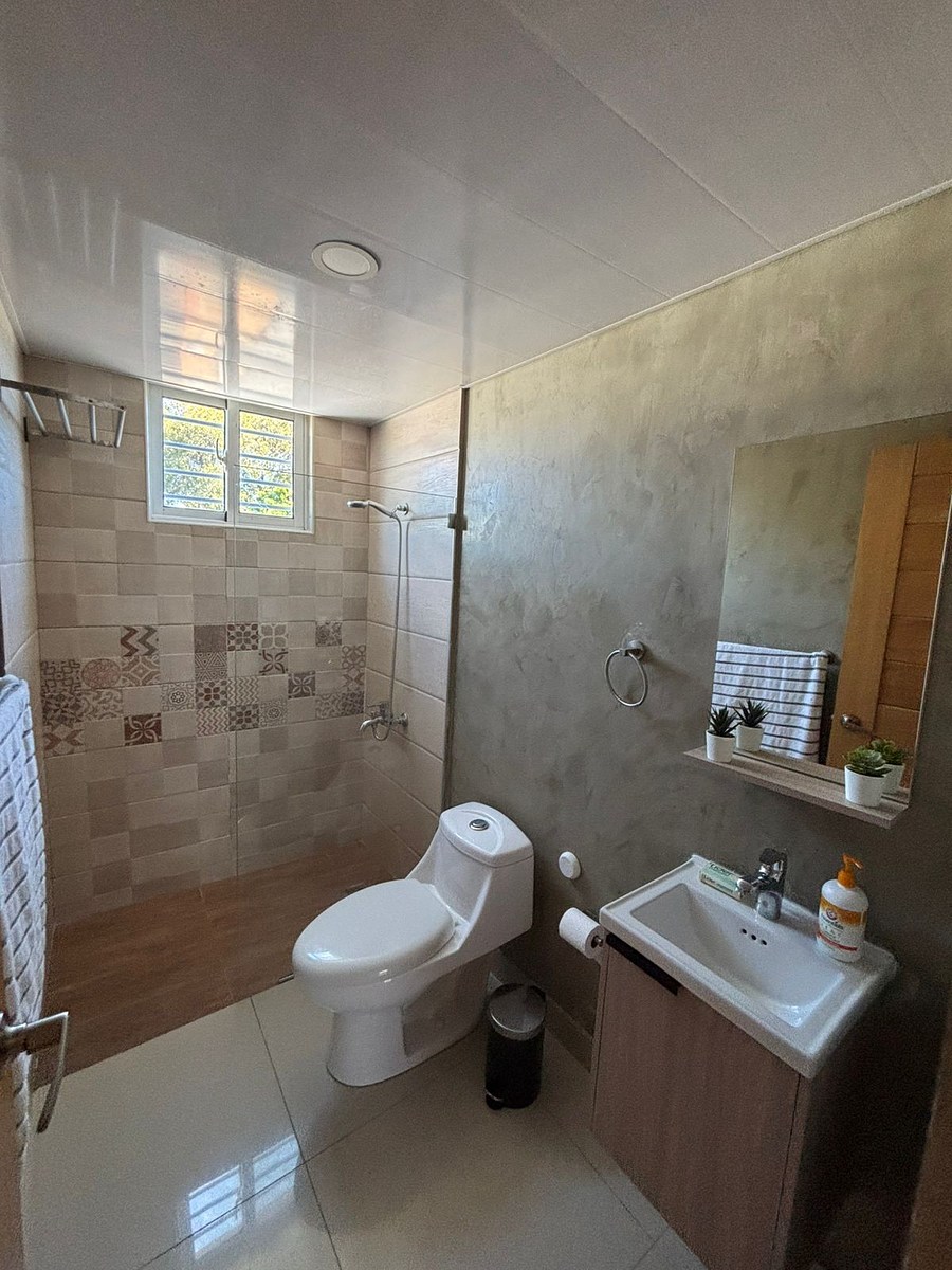 14 de 16: Baño secundario