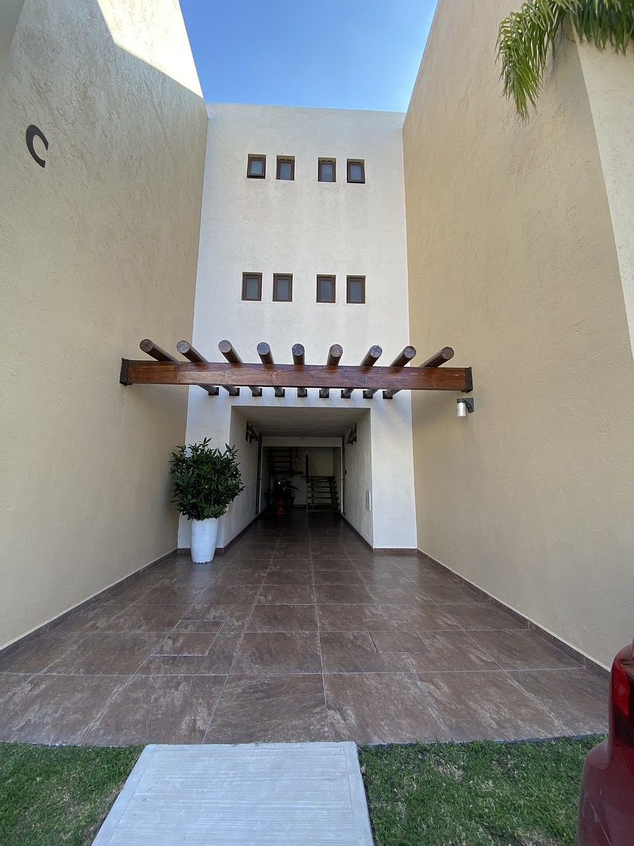 2 de 28: Entrada Edificio