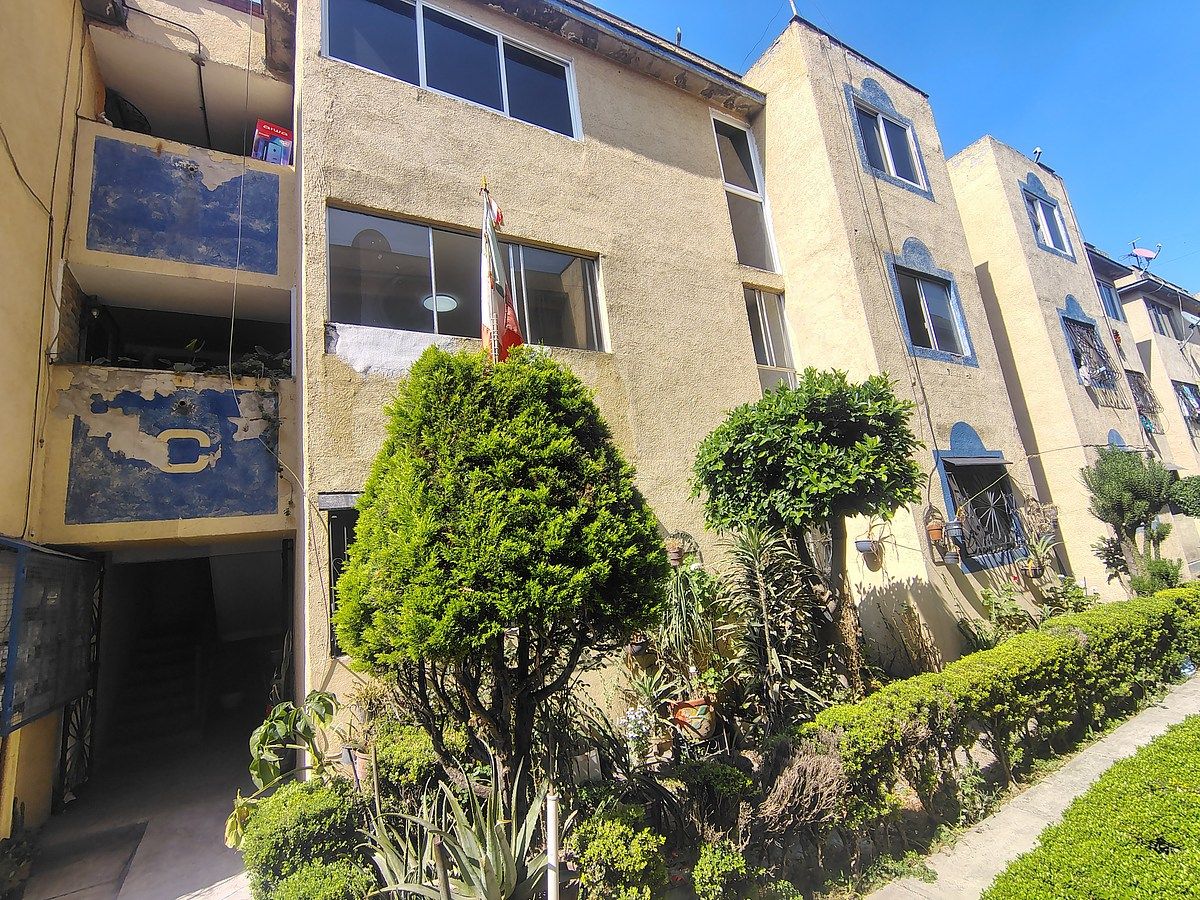 10 de 13: ACCESO EDIFICIO