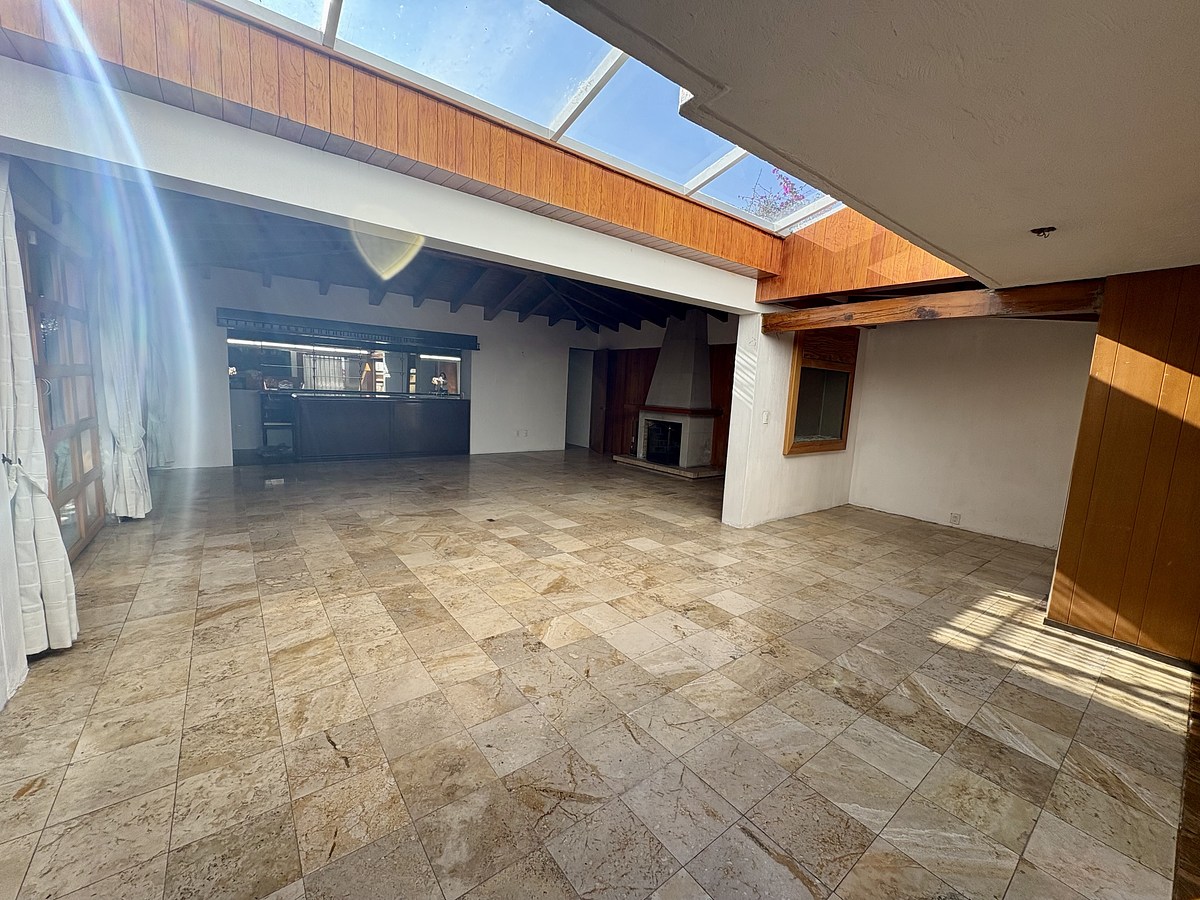 6 de 12: SALA Y SALA DE JUEGOS