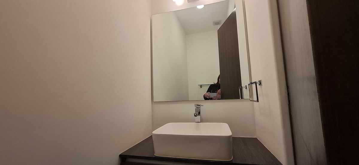 8 of 45: Baño vistas