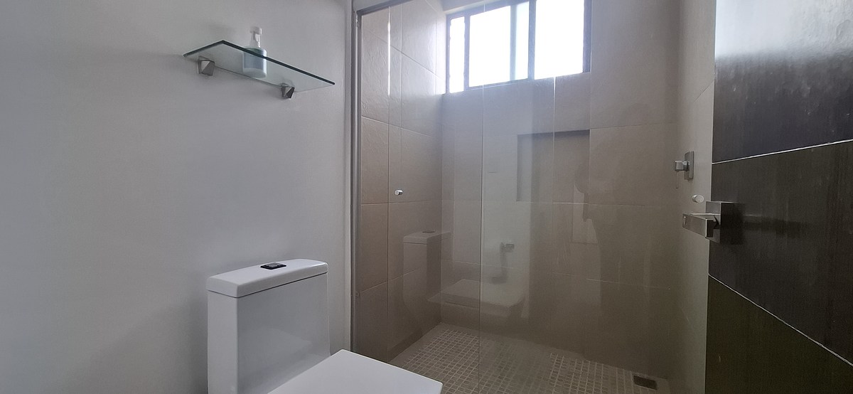 15 of 45: Baño 1er planta