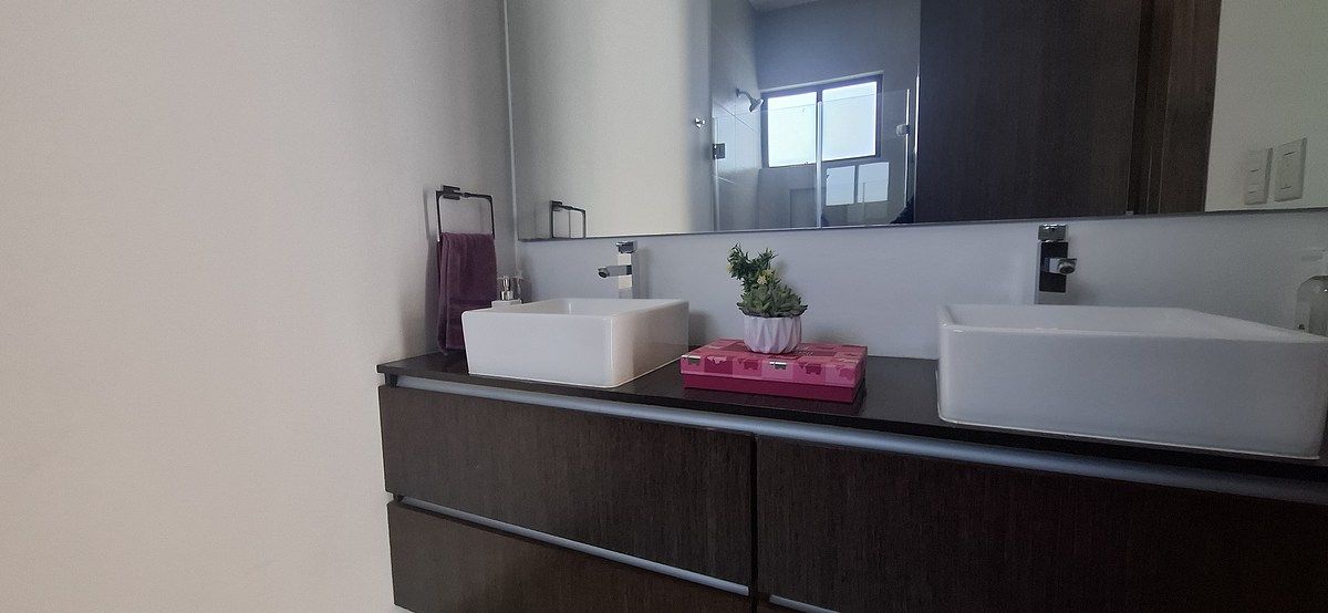 26 of 45: Baño recámara principal