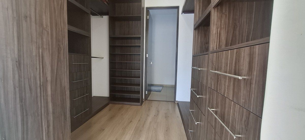 28 of 45: Amplios espacios