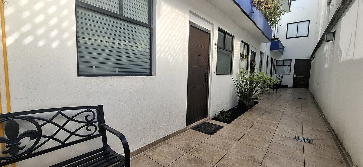 45 of 45: Entrada casa