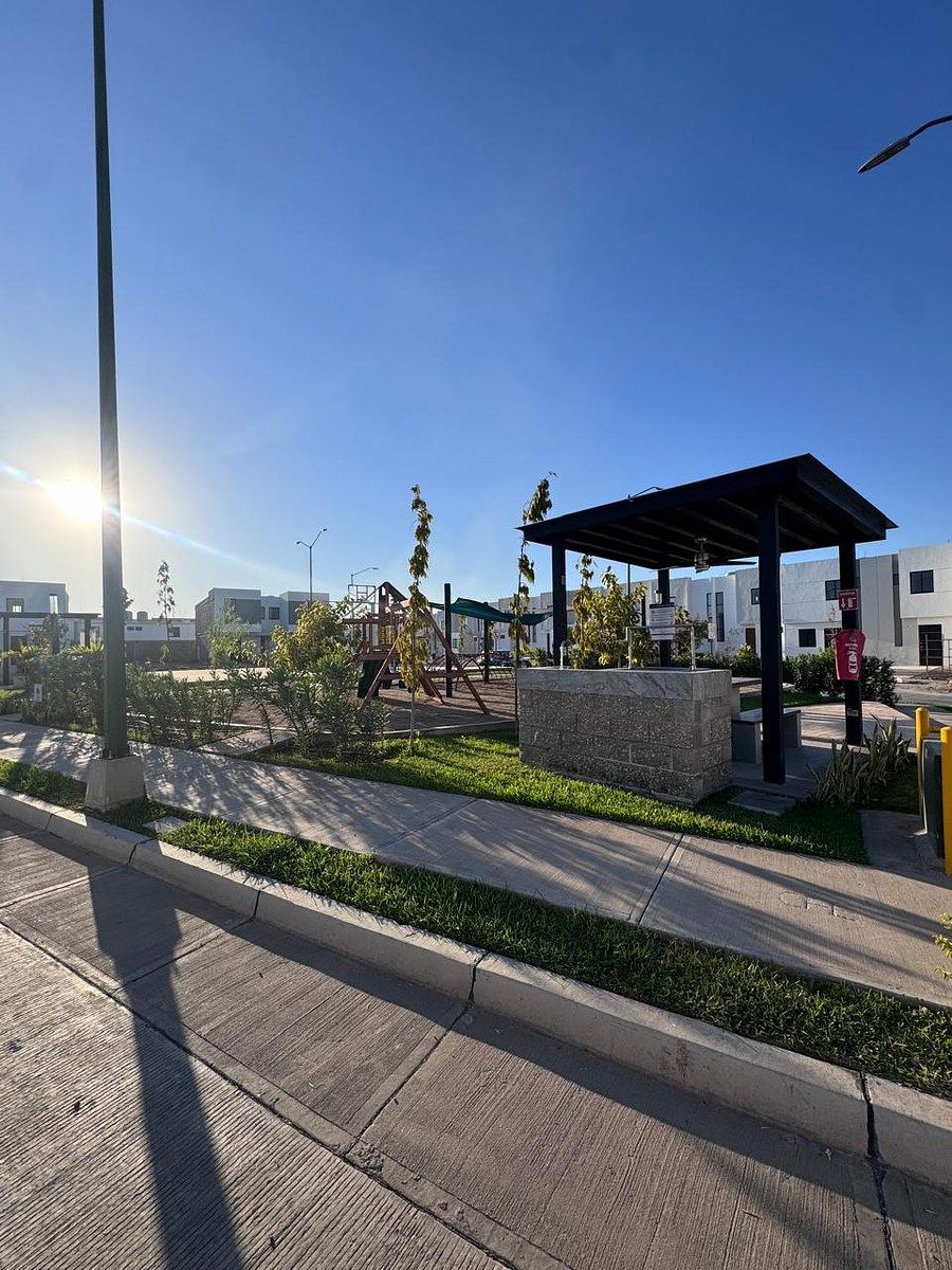 7 de 12: AREA COMUN FRENTE A LA CASA