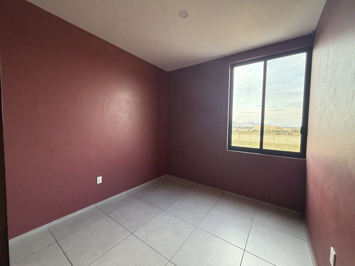 11 of 26: Recámara secundaria 2