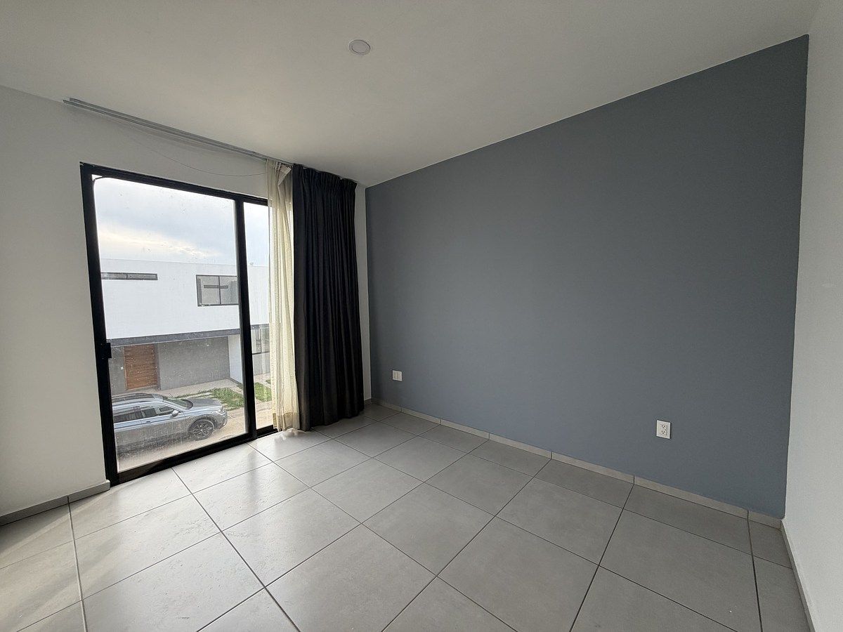 14 of 26: Recámara principal