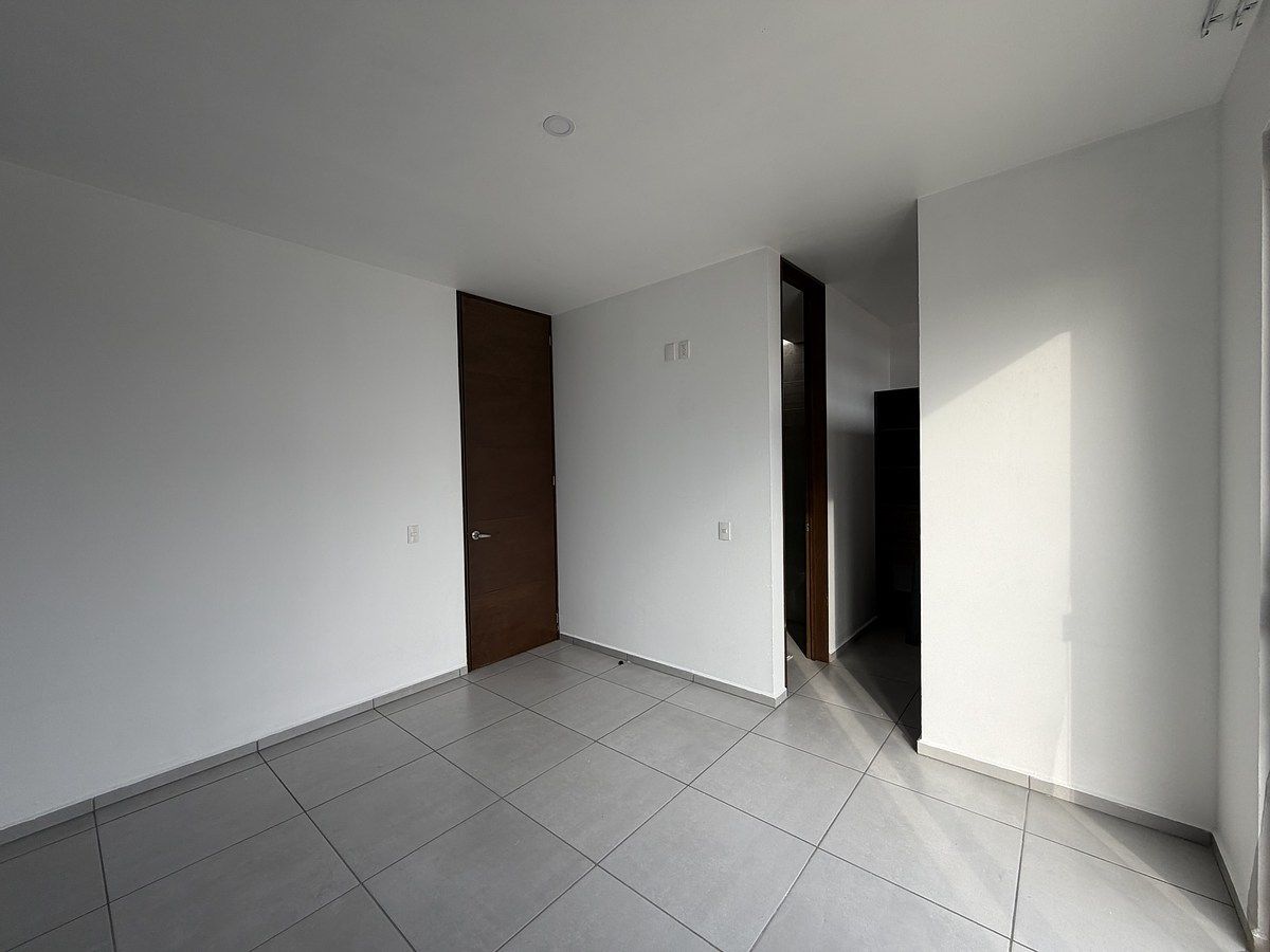 15 of 26: Recámara principal