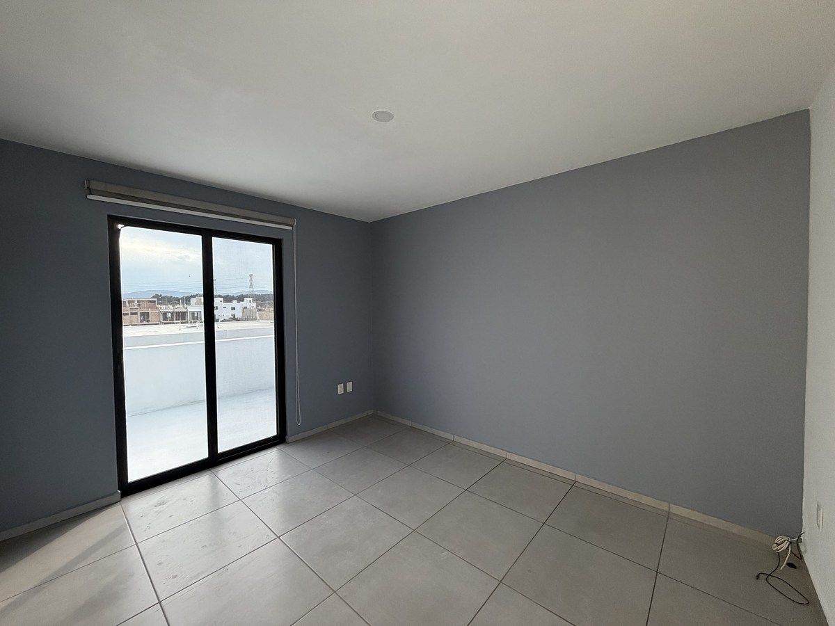 19 of 26: Estudio en roof